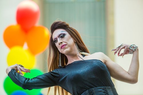 MIKAELA MACKENZIE / WINNIPEG FREE PRESS
Vida Lamour DeCosmo performs at a drag show at the University of Manitoba Brodie Atrium in Winnipeg on Friday, May 31, 2019.   Standup.
Winnipeg Free Press 2019.