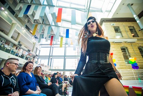 MIKAELA MACKENZIE / WINNIPEG FREE PRESS
Vida Lamour DeCosmo performs at a drag show at the University of Manitoba Brodie Atrium in Winnipeg on Friday, May 31, 2019.   Standup.
Winnipeg Free Press 2019.