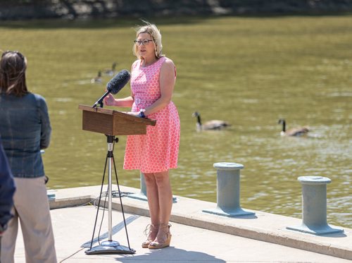 SASHA SEFTER / WINNIPEG FREE PRESS
Minister of Sustainable Development Rochelle Squires announces new development plans for a provincial park during a press conference on the main docks in The Forks.
190531 - Friday, May 31, 2019.