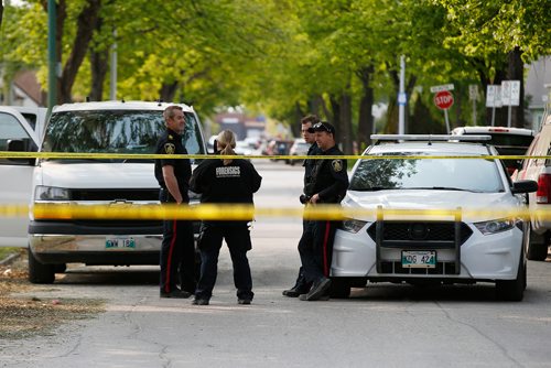 JOHN WOODS / WINNIPEG FREE PRESS
Police investigate on the 800 block of Winnipeg Ave Sunday, June 2, 2019. Around the corner at Arlington and Notre Dame they were also called to an assault which has now become a homicide.

Reporter: ?