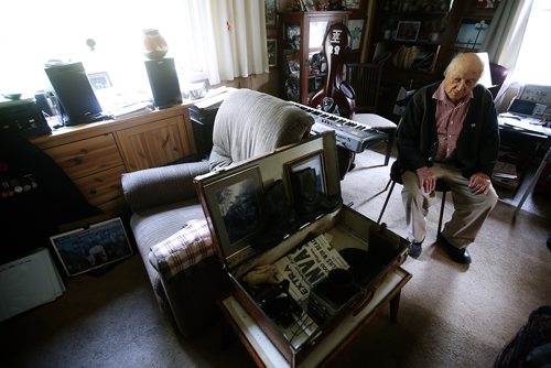 JOHN WOODS / WINNIPEG FREE PRESS
Len Van Roon, D-Day veteran, is photographed in his Charleswood home as he looks at some of his war memorabilia Wednesday, May 29, 2019. 

Reporter: Kevin Rollason