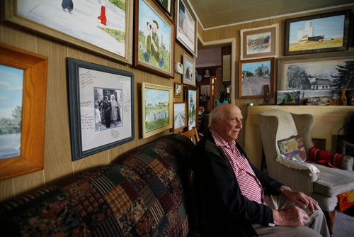 JOHN WOODS / WINNIPEG FREE PRESS
Len Van Roon, D-Day veteran, is photographed with his paintings in his Charleswood home Wednesday, May 29, 2019. 

Reporter: Kevin Rollason