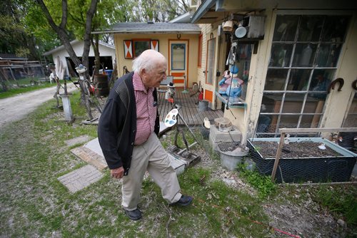 JOHN WOODS / WINNIPEG FREE PRESS
Len Van Roon, D-Day veteran, is photographed at his Charleswood home Wednesday, May 29, 2019. 

Reporter: Kevin Rollason