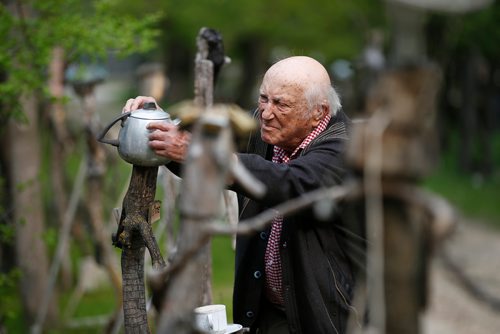 JOHN WOODS / WINNIPEG FREE PRESS
Len Van Roon, D-Day veteran, is photographed as he tends to his Guffalwarfs, stick sculptures, his Charleswood home Wednesday, May 29, 2019. 

Reporter: Kevin Rollason