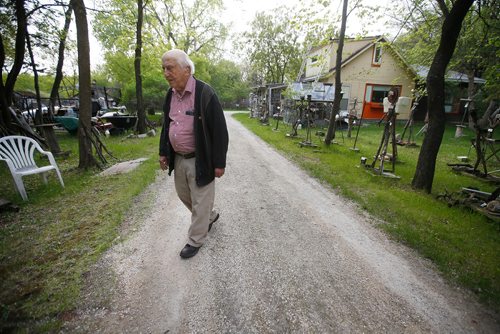 JOHN WOODS / WINNIPEG FREE PRESS
Len Van Roon, D-Day veteran, is photographed as he walks through his Charleswood garden Wednesday, May 29, 2019. 

Reporter: Kevin Rollason