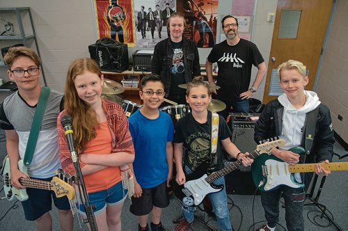 Canstar Community News Lincoln Middle School's Rock Band program has been teaching budding musicians to play in a band for the last 12 years. (EVA WASNEY/CANSTAR COMMUNITY NEWS/METRO)