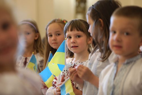 RUTH BONNEVILLE /  WINNIPEG FREE PRESS 

Local - Standup
MOU signing with Novopecherska School

Emily Walters, a kindergarten student from RF Morrison School, holds a Ukrainian flag with her classmates from K - 6 after singing the national anthem while attending the MOU signing with Novopecherska School at the Legislative Building on Monday. 


Standup photo 

June 3rd, 2019

