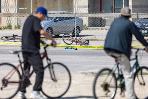 SASHA SEFTER / WINNIPEG FREE PRESS
Two cyclists stop to survey the scene of a fatal accident involving a truck and a cyclist on Higgins Avenue between Princess and King Streets.
190604 - Tuesday, June 04, 2019.