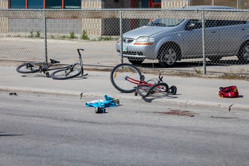 SASHA SEFTER / WINNIPEG FREE PRESS
The scene of a fatal accident involving a truck and a cyclist on Higgins Avenue between Princess and King Streets.
190604 - Tuesday, June 04, 2019.