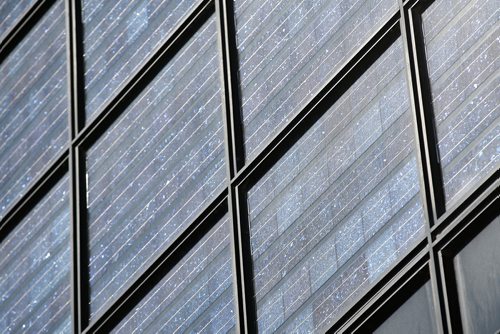 JOHN WOODS / WINNIPEG FREE PRESS
Scott Russell, CEO of SolarSkyrise, is photographed at outside Red River College in Winnipeg Tuesday, June 4, 2019. Red River College has solar panel windows on the wall, but they are old technology. SolarSkyrise has new technology that incorporate solar technology in windows.

Reporter: ?