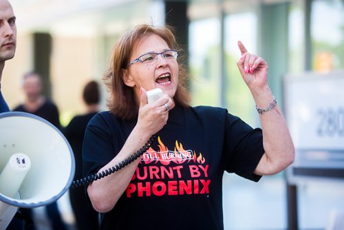 MIKAELA MACKENZIE / WINNIPEG FREE PRESS
Marianne Hladun, regional executive VP of PSAC in the prairies, speaks at a rally against "unacceptable" Pheonix pay system compensation in Winnipeg on Thursday, June 6, 2019. For Nadya Pankiw story.  
Winnipeg Free Press 2019.