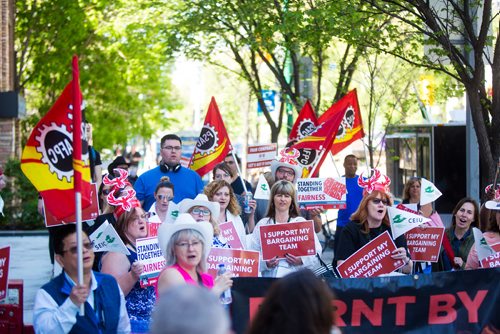 MIKAELA MACKENZIE / WINNIPEG FREE PRESS
Federal workers and union members rally against "unacceptable" Pheonix pay system compensation in Winnipeg on Thursday, June 6, 2019. For Nadya Pankiw story.  
Winnipeg Free Press 2019.