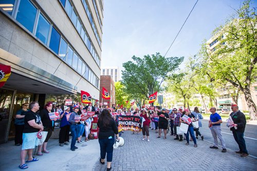 MIKAELA MACKENZIE / WINNIPEG FREE PRESS
Federal workers and union members rally against "unacceptable" Pheonix pay system compensation in Winnipeg on Thursday, June 6, 2019. For Nadya Pankiw story.  
Winnipeg Free Press 2019.