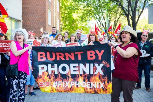 MIKAELA MACKENZIE / WINNIPEG FREE PRESS
Federal workers and union members rally against "unacceptable" Pheonix pay system compensation in Winnipeg on Thursday, June 6, 2019. For Nadya Pankiw story.  
Winnipeg Free Press 2019.