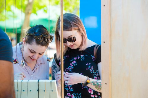 MIKAELA MACKENZIE / WINNIPEG FREE PRESS
Tali Sitschkar (left) and Jessica Valentine browse through jewelry at the first farmer's market of the year on Edmonton Street in downtown Winnipeg on Thursday, June 6, 2019. Standup.  
Winnipeg Free Press 2019.