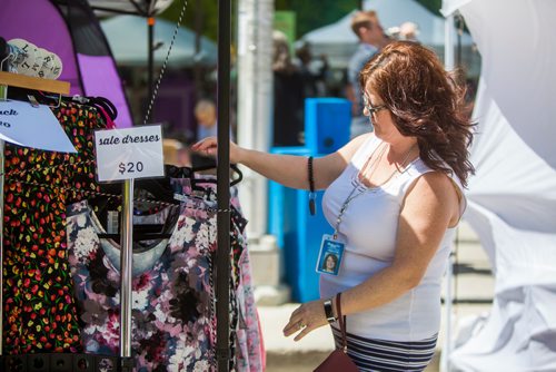 MIKAELA MACKENZIE / WINNIPEG FREE PRESS
Sherry Liang browses through dresses at the first farmer's market of the year on Edmonton Street in downtown Winnipeg on Thursday, June 6, 2019. Standup.  
Winnipeg Free Press 2019.