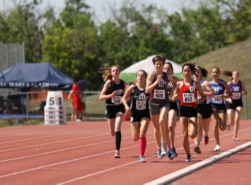 SASHA SEFTER / WINNIPEG FREE PRESS
Kelvin High School student Ceci Howes (9) competes in the Senior Girls 1500m race during the MHSAA Provincial Track and Field meet held on the University of Manitoba campus.
190606 - Thursday, June 06, 2019.