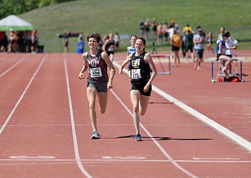 SASHA SEFTER / WINNIPEG FREE PRESS
Kelvin High School student Ceci Howes (9) competes in the Senior Girls 1500m race during the MHSAA Provincial Track and Field meet held on the University of Manitoba campus.
190606 - Thursday, June 06, 2019.