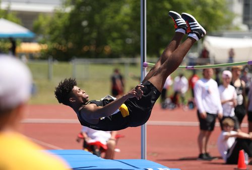 SASHA SEFTER / WINNIPEG FREE PRESS
Isaac Peters during the MHSAA Provincial Track and Field meet held on the University of Manitoba campus.
190606 - Thursday, June 06, 2019.