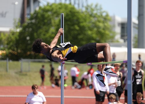 SASHA SEFTER / WINNIPEG FREE PRESS
Isaac Peters competes in the High Jump during the MHSAA Provincial Track and Field meet held on the University of Manitoba campus.
190606 - Thursday, June 06, 2019.