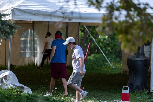 SASHA SEFTER / WINNIPEG FREE PRESS
Workers begin to teardown the remnants of a film set from the property of 514 Wellington Crescent in preparation for the owners plans to level the property.
190607 - Friday, June 07, 2019.