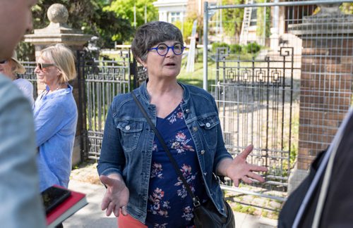SASHA SEFTER / WINNIPEG FREE PRESS
Community spokesman Christine Skene speaks to the media during a rally held by the community to protest the demolition of 514 Wellington Crescent.
190607 - Friday, June 07, 2019.