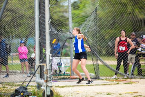 MIKAELA MACKENZIE / WINNIPEG FREE PRESS
Alexandria Buhler, winner of the senior girls discus, throws discus at the MHSAA Dairy Farmers of Manitoba Track & Field Championships at University Stadium in Winnipeg on Saturday, June 8, 2019. For Devon story.  
Winnipeg Free Press 2019.