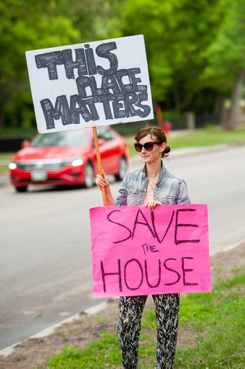 Mike Sudoma / Winnipeg Free Press
Kelly Boileau holding signs up while protesting  Saturday afternoon to keep the 110 year old mansion at 514 Wellington Crescent from being bulldozed to build new condos
June 8, 2019