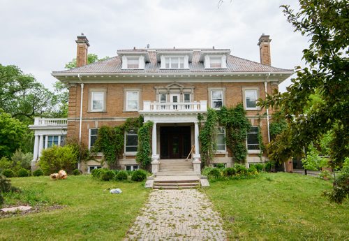 Mike Sudoma / Winnipeg Free Press
The mansion at 514 Wellington Crescent still standing strong after 110 Years.
June 8, 2019