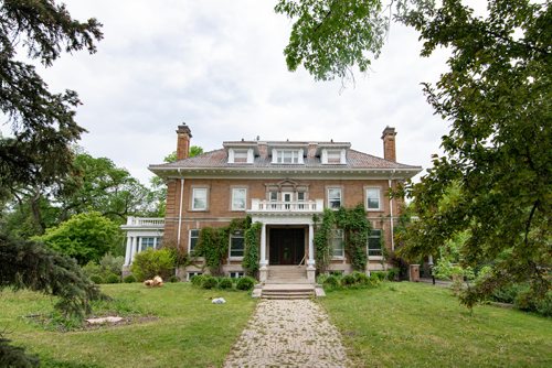 Mike Sudoma / Winnipeg Free Press
The mansion at 514 Wellington Crescent still standing strong after 110 Years.
June 8, 2019