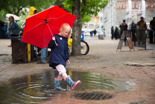 MIKAELA MACKENZIE / WINNIPEG FREE PRESS
Rhiannon Mann, six, splashes in a puddle at the Rise Up 100: Songs for the Next Century Concert at Old Market Square in Winnipeg on Saturday, June 8, 2019. For Nadya story.  
Winnipeg Free Press 2019.