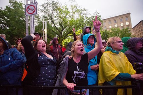 MIKAELA MACKENZIE / WINNIPEG FREE PRESS
Ani DiFranco plays at the Rise Up 100: Songs for the Next Century Concert at Old Market Square in Winnipeg on Saturday, June 8, 2019. For Nadya story.  
Winnipeg Free Press 2019.