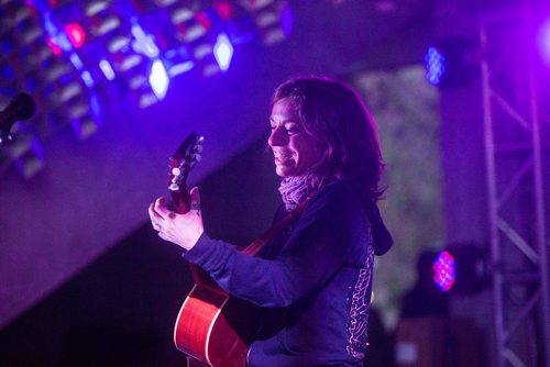 MIKAELA MACKENZIE / WINNIPEG FREE PRESS
Ani DiFranco plays at the Rise Up 100: Songs for the Next Century Concert at Old Market Square in Winnipeg on Saturday, June 8, 2019. For Nadya story.  
Winnipeg Free Press 2019.