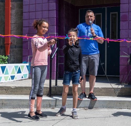 SASHA SEFTER / WINNIPEG FREE PRESS
Lawrence "Spatch" Mulhall, executive director of the Broadway Neighbourhood Centre invites Nour Alscharea (12, left) and Shawnessoy Beaulieu (11) to cut the ceremonial ribbon commemorating the opening of a new bike park during the Bike Week Media Launch at the Broadway Neighbourhood Centre.
190609 - Sunday, June 09, 2019.
