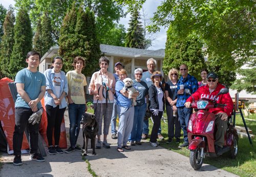 SASHA SEFTER / WINNIPEG FREE PRESS
Volunteers gather to do their part for the Warming Hearts Project, an animal welfare initiative which aims to build and deliver insulated doghouses to northern communities in need.
190609 - Sunday, June 09, 2019.