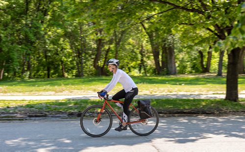 SASHA SEFTER / WINNIPEG FREE PRESS
Cyclists and motorists share close quarters on Granite Way in-between Osborne and Balmoral streets.
190610 - Monday, June 10, 2019.