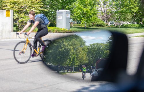 SASHA SEFTER / WINNIPEG FREE PRESS
Cyclists and motorists share close quarters on Granite Way in-between Osborne and Balmoral streets.
190610 - Monday, June 10, 2019.