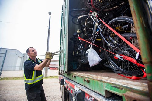 MIKAELA MACKENZIE / WINNIPEG FREE PRESS
Grant Houlden, truck driver for J & T Trucking, opens the shipping container filled with old Dutch bikes in Winnipeg on Tuesday, June 11, 2019. For Alex Paul story.  
Winnipeg Free Press 2019.