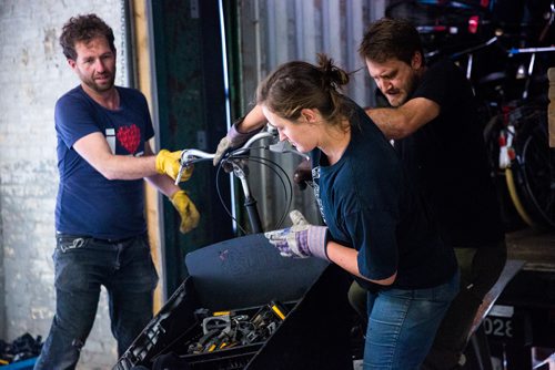 MIKAELA MACKENZIE / WINNIPEG FREE PRESS
Anders Swanson (left), Leigh Anne Parry, and Ian Frank, co-founders of the Plain Bicycle Project, unload old Dutch bikes in a shipping container in Winnipeg on Tuesday, June 11, 2019. For Alex Paul story.  
Winnipeg Free Press 2019.