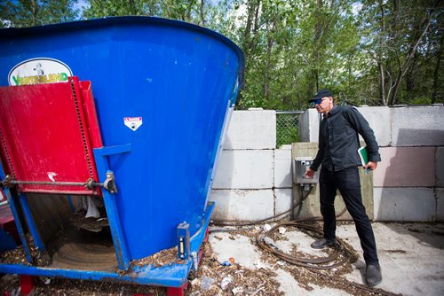 MIKAELA MACKENZIE / WINNIPEG FREE PRESS
Dave Pancoe, manager of special projects at The Forks, demonstrates the composting system at The Forks in Winnipeg on Tuesday, June 11, 2019.  The Forks recently replaced dishware with 100% reusable and compostable products in its path towards a zero-waste goal. For Tessa Vanderhart story.  
Winnipeg Free Press 2019.