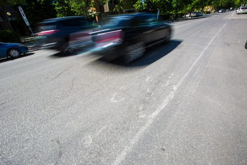 MIKAELA MACKENZIE / WINNIPEG FREE PRESS
The faded bike lane paint on Sherbrook Street in Winnipeg on Wednesday, June 12, 2019. For Caitlyn story.  
Winnipeg Free Press 2019.