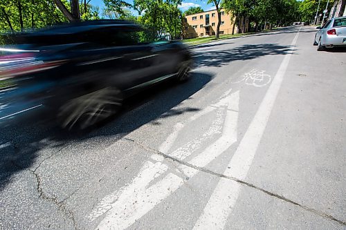 MIKAELA MACKENZIE / WINNIPEG FREE PRESS
The faded bike lane paint on Sherbrook Street in Winnipeg on Wednesday, June 12, 2019. For Caitlyn story.  
Winnipeg Free Press 2019.