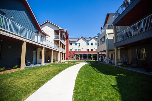 MIKAELA MACKENZIE / WINNIPEG FREE PRESS
The courtyard at the Old Grace Housing Co-operative in Wolseley in Winnipeg on Friday, June 14, 2019. For Solomon Israel story.
Winnipeg Free Press 2019.