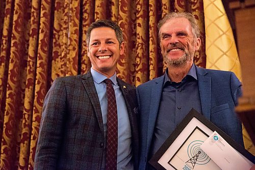 MIKAELA MACKENZIE / WINNIPEG FREE PRESS
Mayor Brian Bowman presents the Making a Mark award to Jake MacDonald at the Fort Garry Hotel in Winnipeg on Friday, June 14, 2019. For Jen Zoratti story.
Winnipeg Free Press 2019.