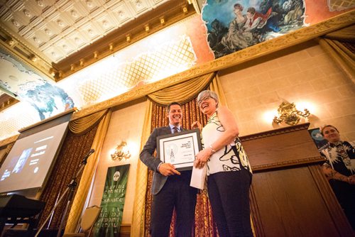 MIKAELA MACKENZIE / WINNIPEG FREE PRESS
Mayor Brian Bowman presents the Making a Difference award to Charlene Diehl at the Fort Garry Hotel in Winnipeg on Friday, June 14, 2019. For Jen Zoratti story.
Winnipeg Free Press 2019.