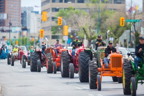 MIKAELA MACKENZIE / WINNIPEG FREE PRESS
A tractor parade put on by the Manitoba Agricultural Museum makes its way from the Forks to the Assiniboia Downs, where they be displayed at the Red River Exhibition, in Winnipeg on Saturday, June 15, 2019. Standup.
Winnipeg Free Press 2019.