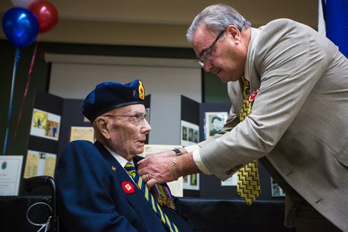 MIKAELA MACKENZIE / WINNIPEG FREE PRESS
Former corporal Ian Wilson receives the Legion of Honour from honourary French consulate Bruno Burnichon at Deer Lodge Centre in Winnipeg on Saturday, June 15, 2019. For Caitlin Gowriluk story.
Winnipeg Free Press 2019.