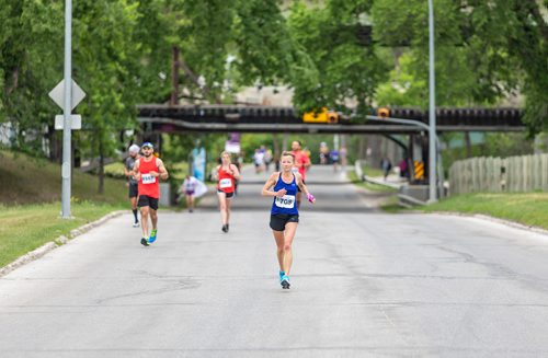 SASHA SEFTER / WINNIPEG FREE PRESS
Runners in the full marathon reach the 16 mile mark on Wellington Crescent in North River Heights during the Manitoba Marathon.
190616 - Sunday, June 16, 2019.