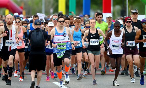 TREVOR HAGAN / WINNIPEG FREE PRESS
Selene Sharpe and David Mutai, full marathon winners, at the start line of the Manitoba Marathon, Sunday, June 16, 2019.