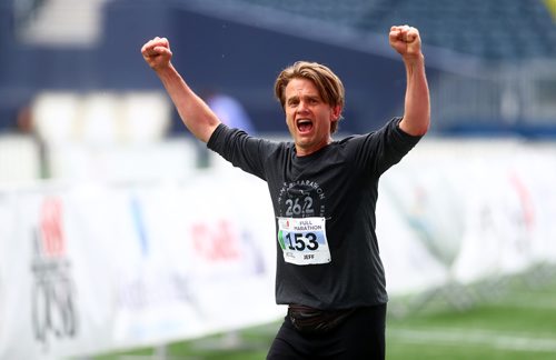 TREVOR HAGAN / WINNIPEG FREE PRESS
At the finish line of the Manitoba Marathon inside IG Field, Sunday, June 16, 2019.